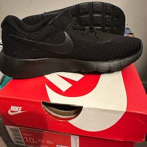 Nike tanjun sneakers (little boys 10c)